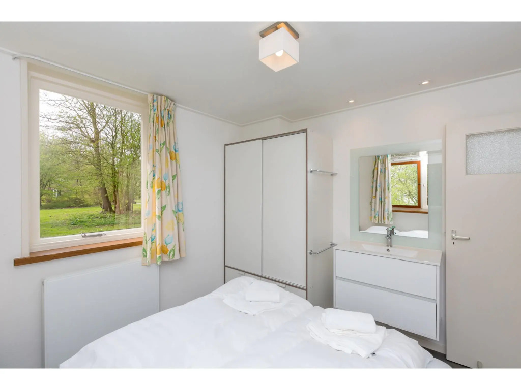 Appealing holiday home in Vrouwenpolder with garden
