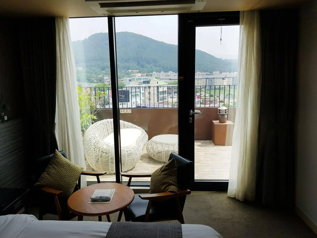 I-Jin Hotel
