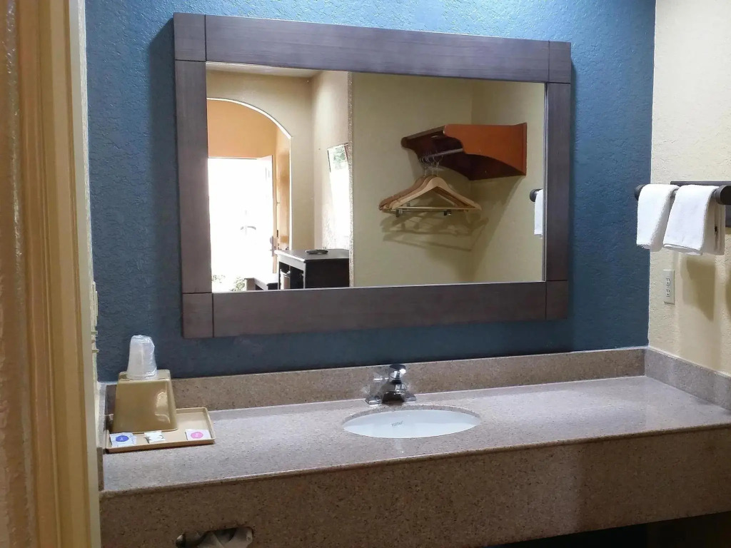 Americas Best Value Inn & Suites Northeast Houston