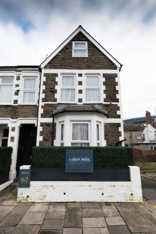 Aaron Wise - 62 Plantagenet Street