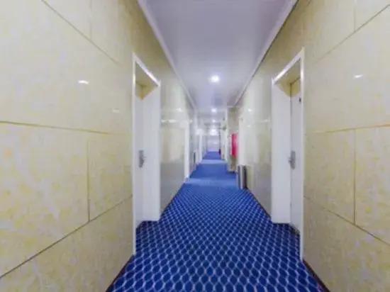 Thursday Hotel ( Shijiazhuang Railway Station Branch)