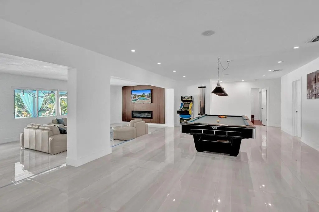Newly Renovated 5br Villa with pool in Ft Lauderdale on the water
