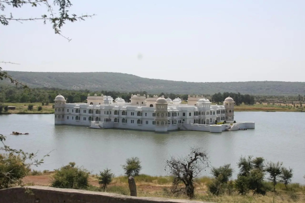 juSTa Lake Nahargarh Palace, Chittorgarh