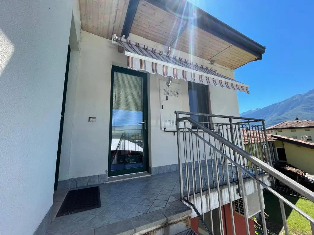 Modern apartment in Sorico - Larihome A10