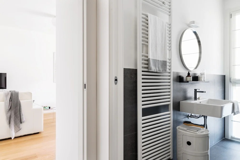 JOIVY Stylish 1-Bedroom Flat