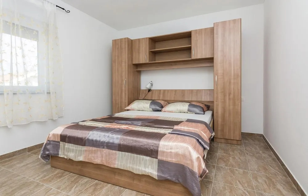 Beautiful Apartment in Vir With 2 Bedrooms and Wifi