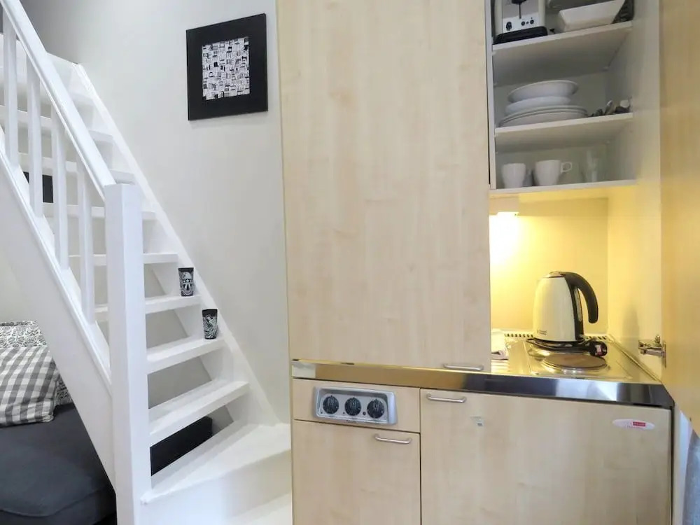 22 43 Clanricarde Gardens Studio