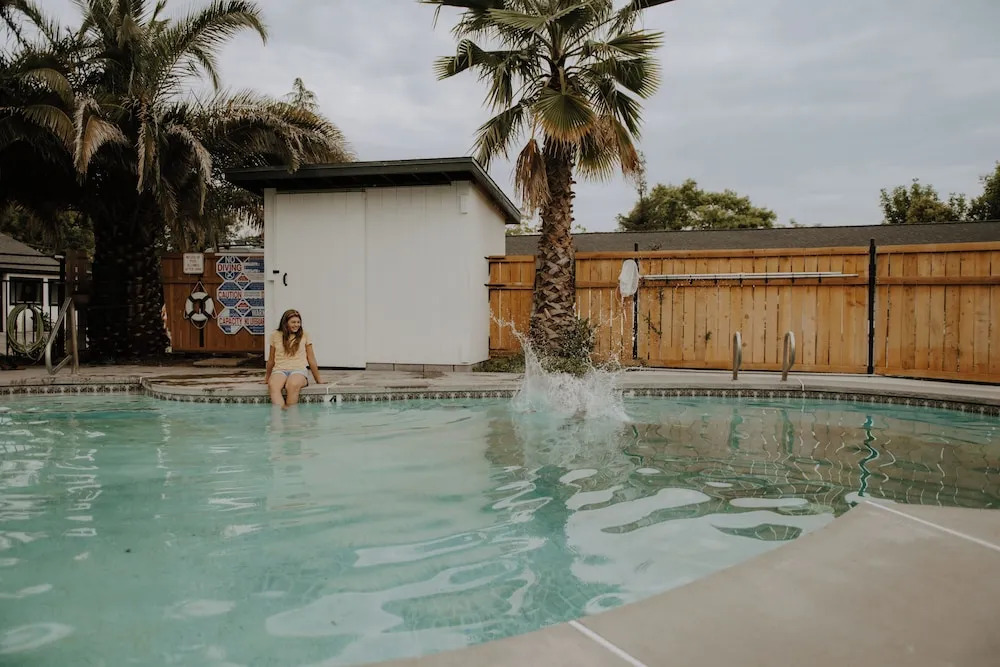 Triangle Motel