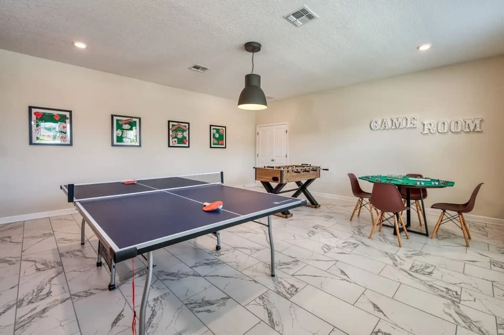 6br/6ba Private Pool Themed Game Room