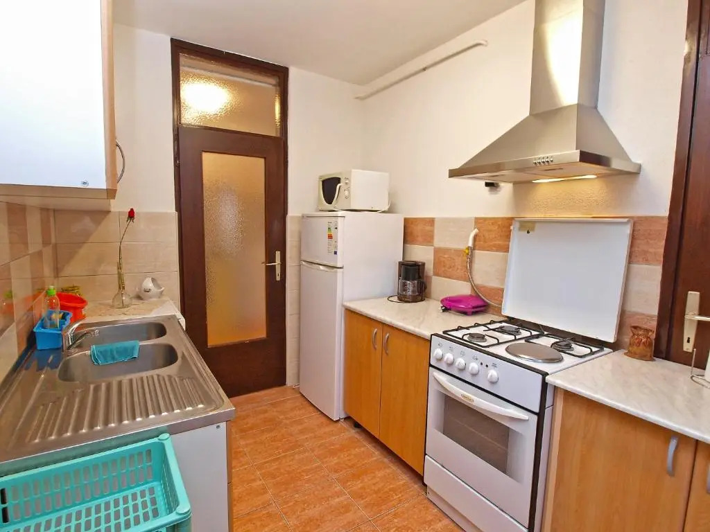 Apartment Gortanova 942