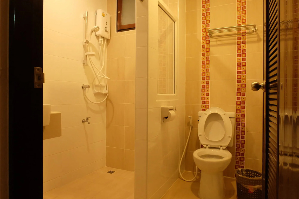 Monmuang Hotel and Residence
