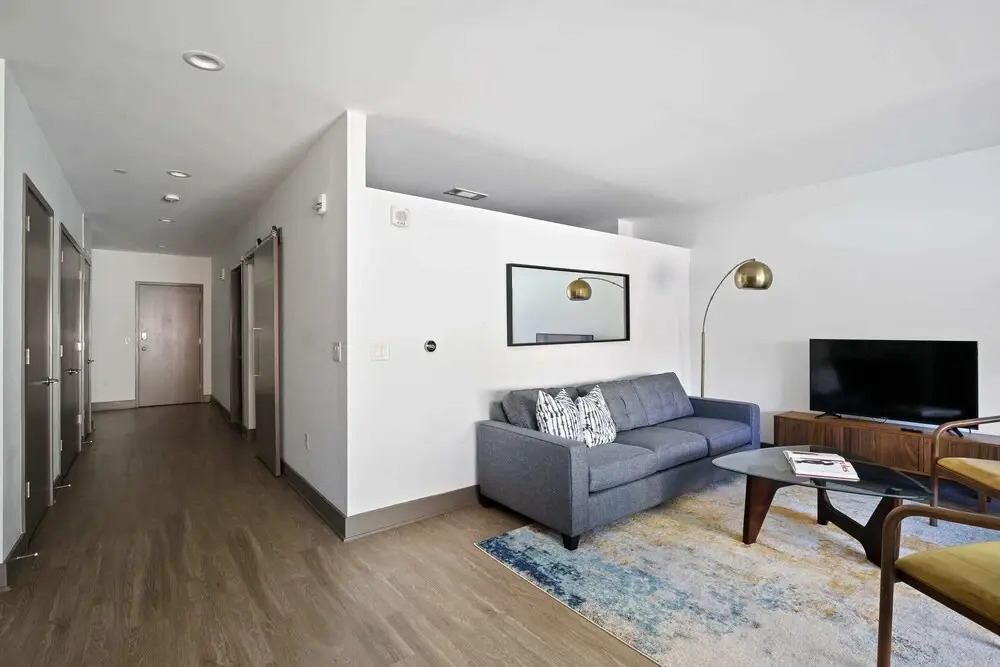 THE GRAND - Modern DT Apts with Free Parking by Zencity