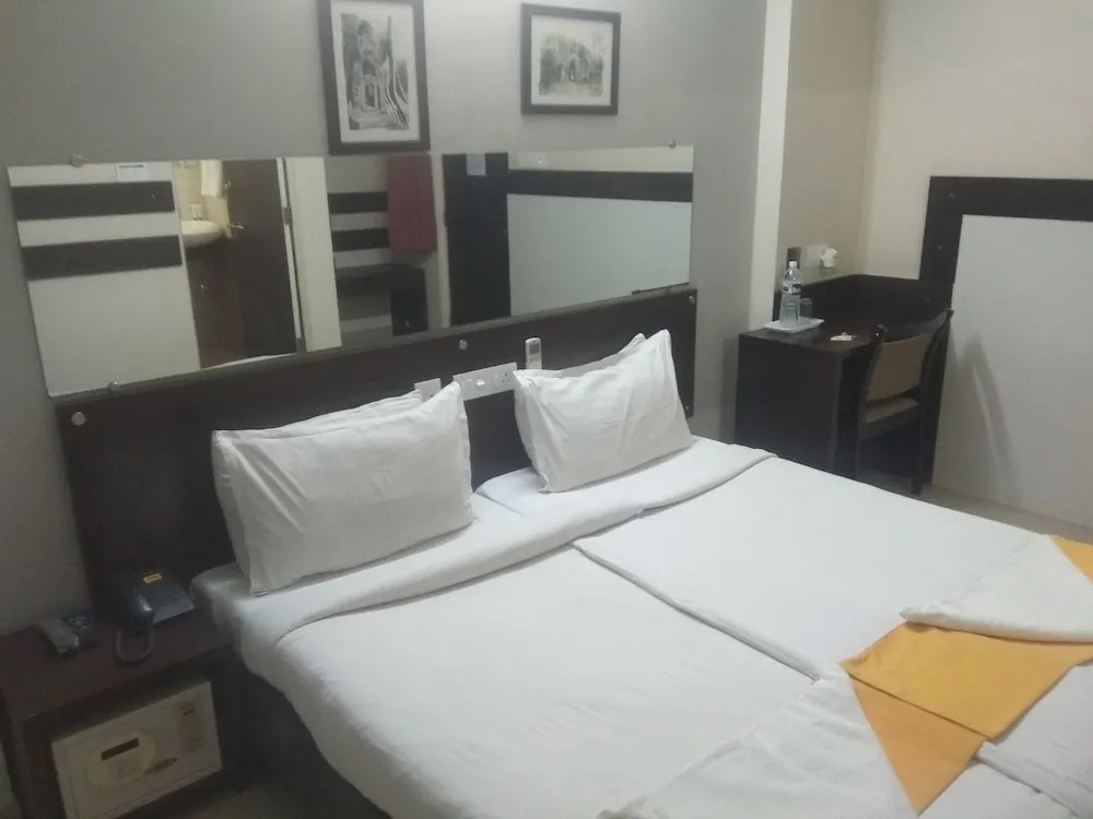Jk Rooms 141 Peanut Nr Central Mall