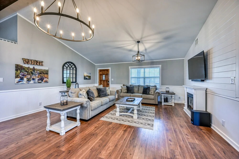 Wow! Exceptional House With Inviting Fire Pit!