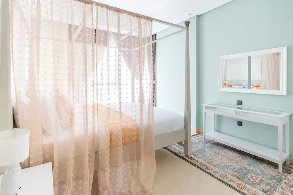 Regal & Modern 2BR With Study in Downtown Dubai - Sleeps 5!