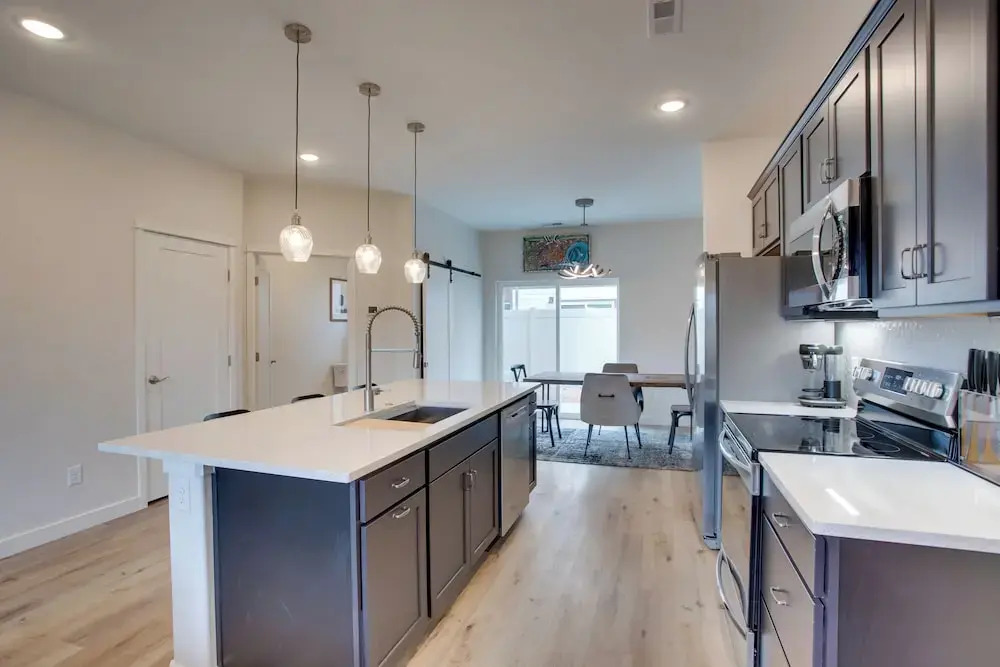 Modern Townhome ~ 3 Mi to Dtwn Grand Junction