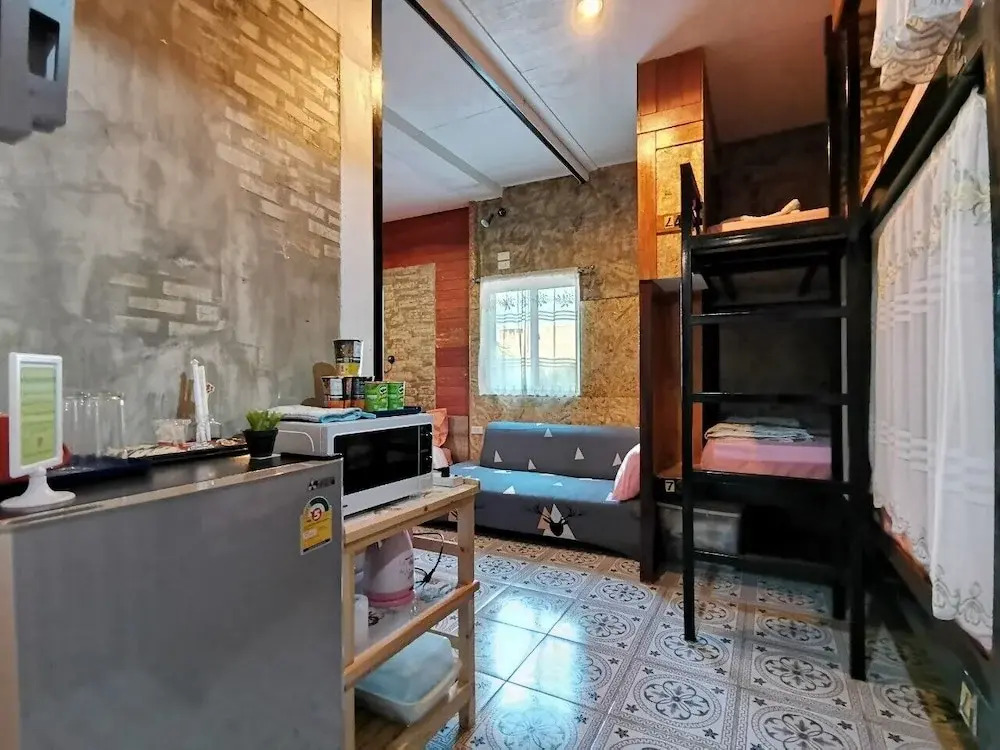 Gardenroom Home Stay and Cafe Suvarnabhumi