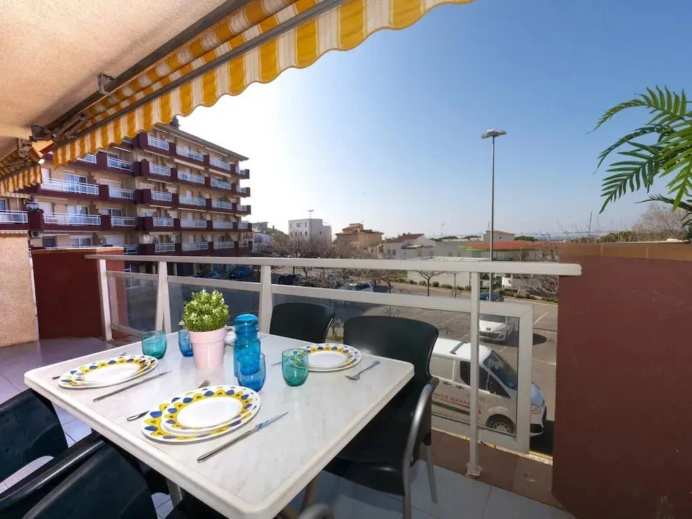 Apartment in Roses Near La Perola Beach