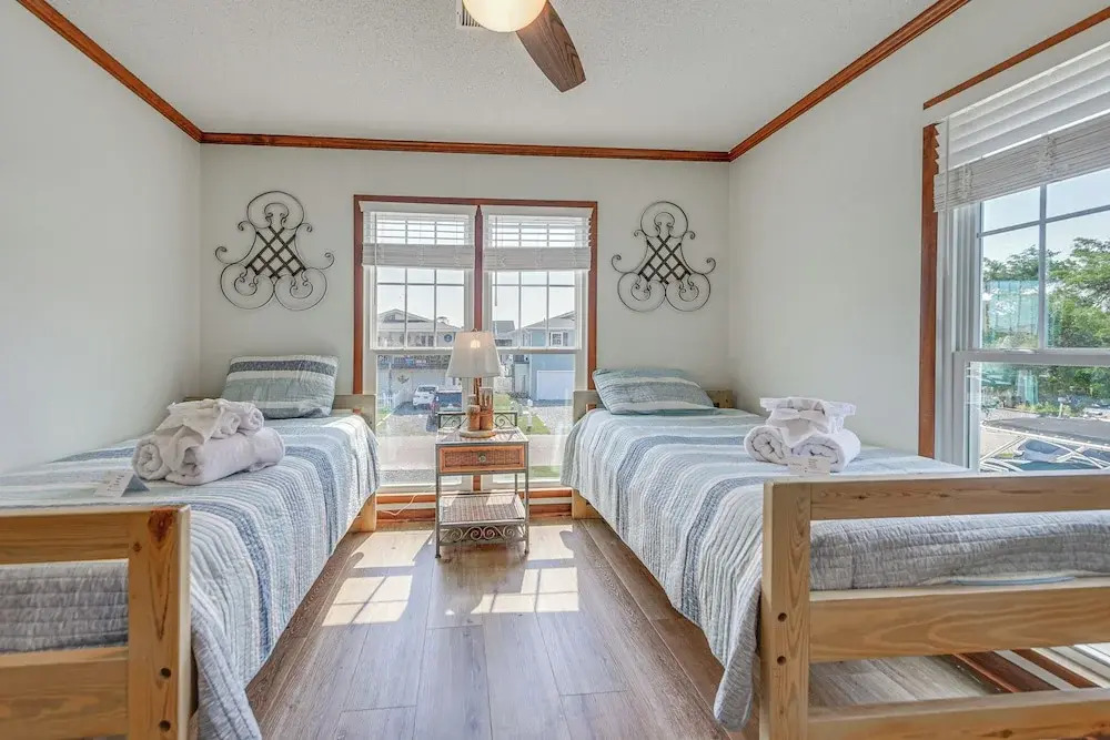 Canal-Front Home W/ Deck: Walk To Holden Beach!