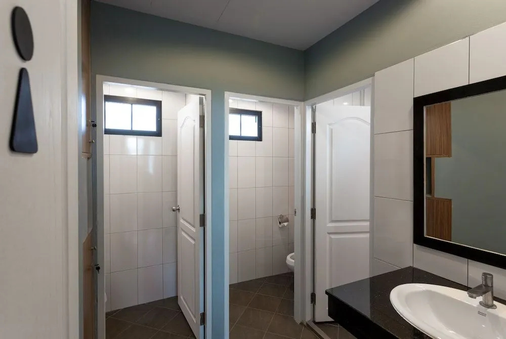 iNest Poshtel