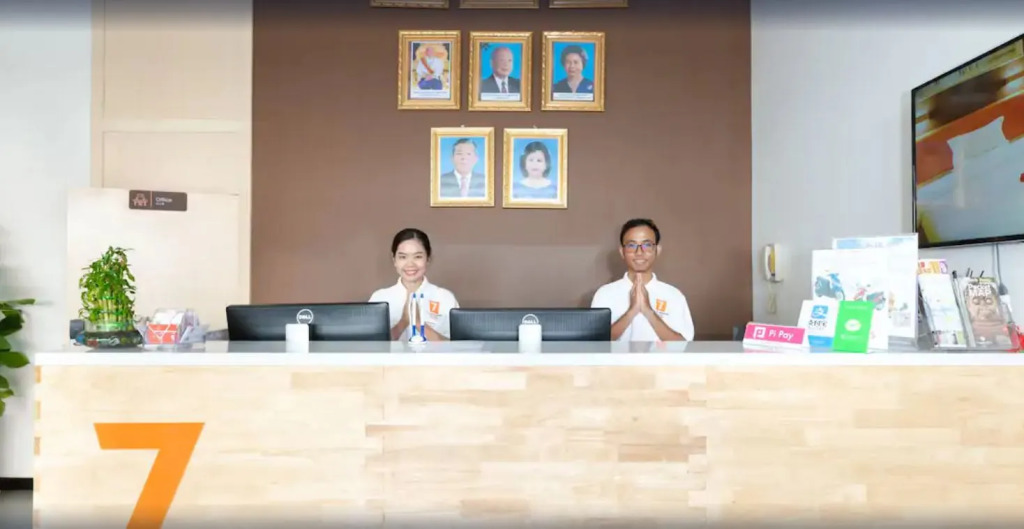 7 Days Premium Hotel