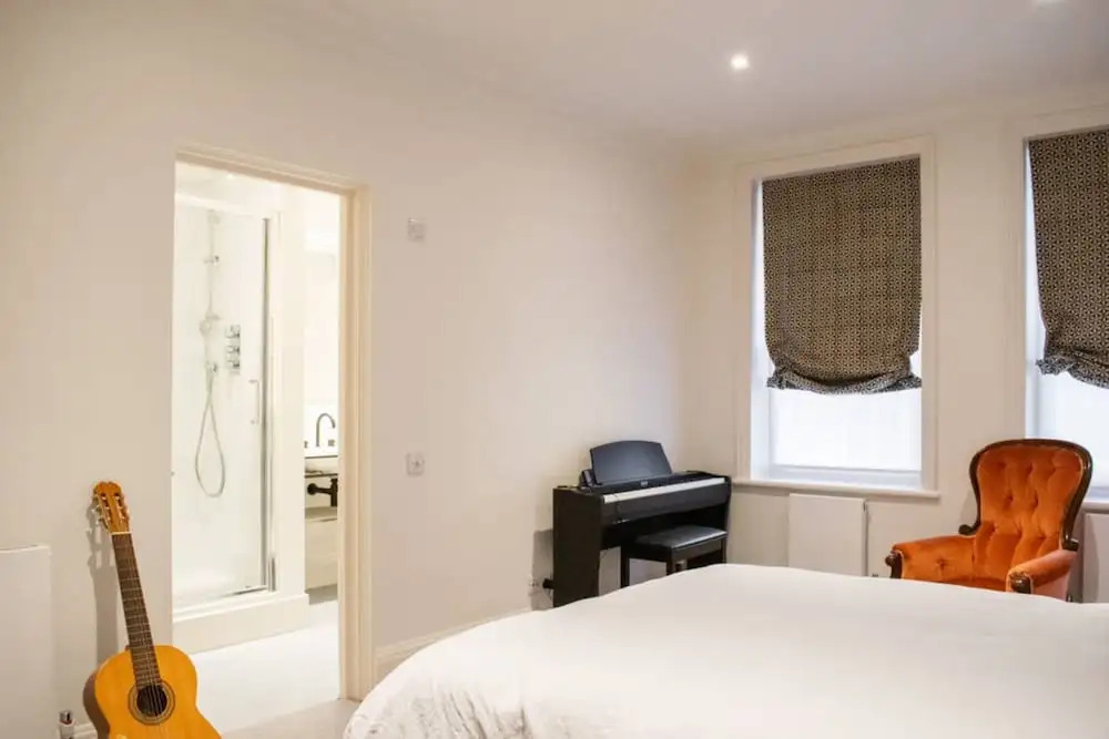 Beautiful 2 Bedroom Flat In Holland Park