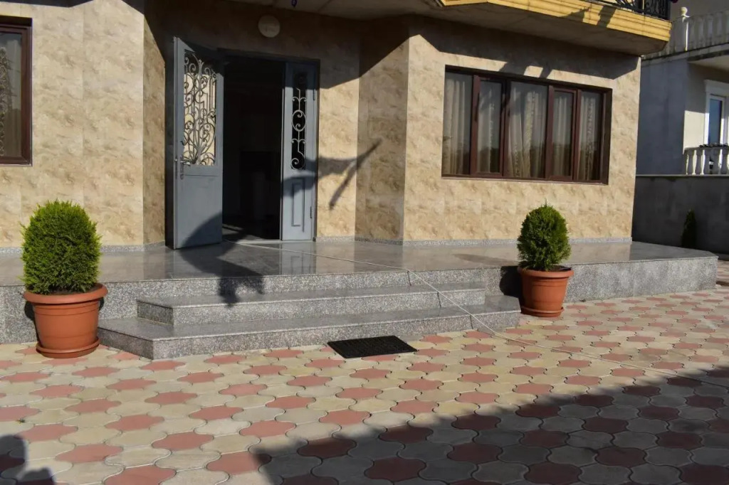 Guest house BAGRATIONI