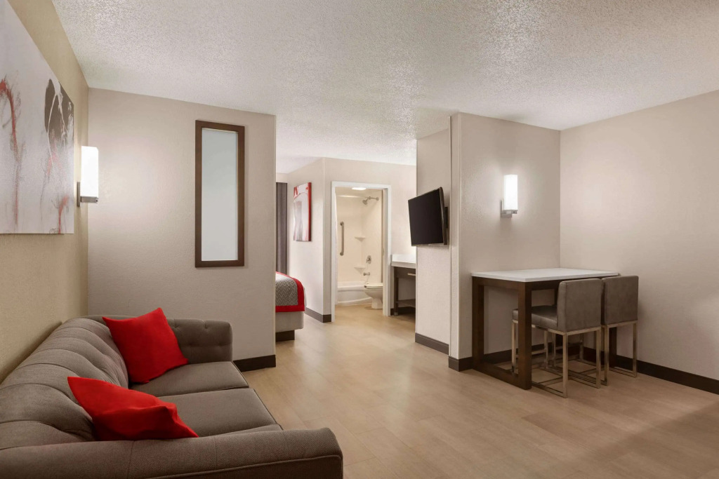 Ramada by Wyndham Suites Orlando Airport- Free Airport Shuttle