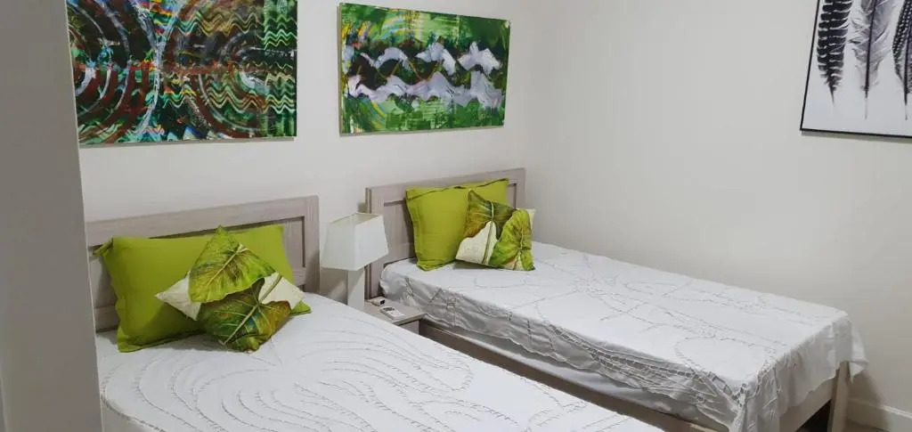 Pereybere Apartment-Lovely 3- bedroom rental unit