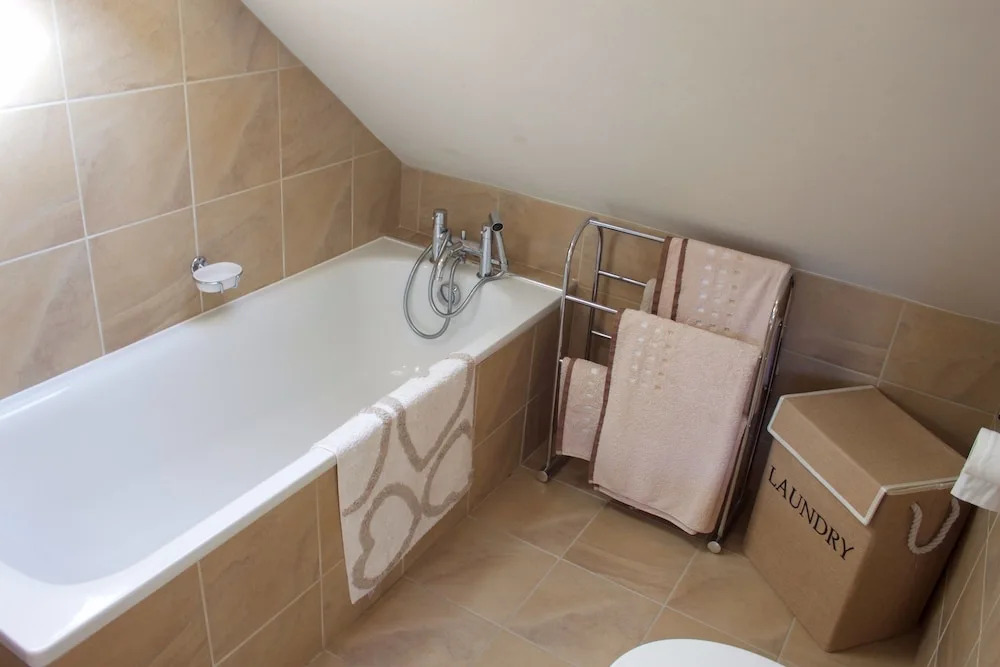 2 Bedroom House With Free Parking