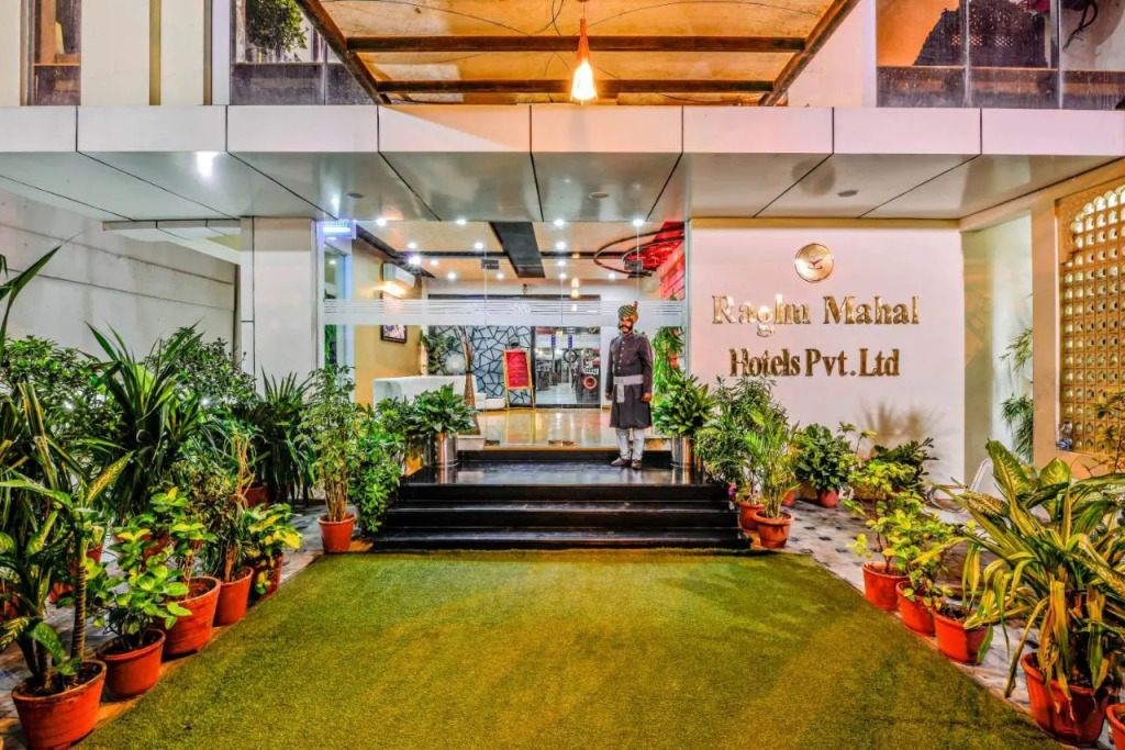 Raghu Mahal Hotel
