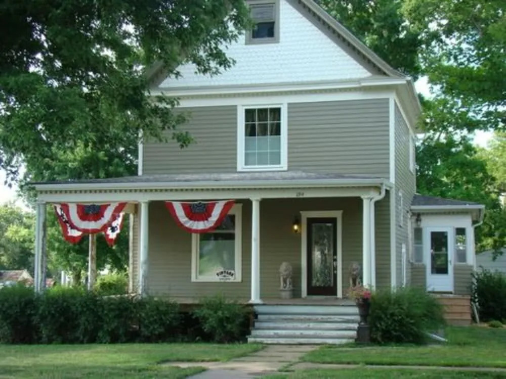 Vintage Charm Bed and Breakfast Hotel