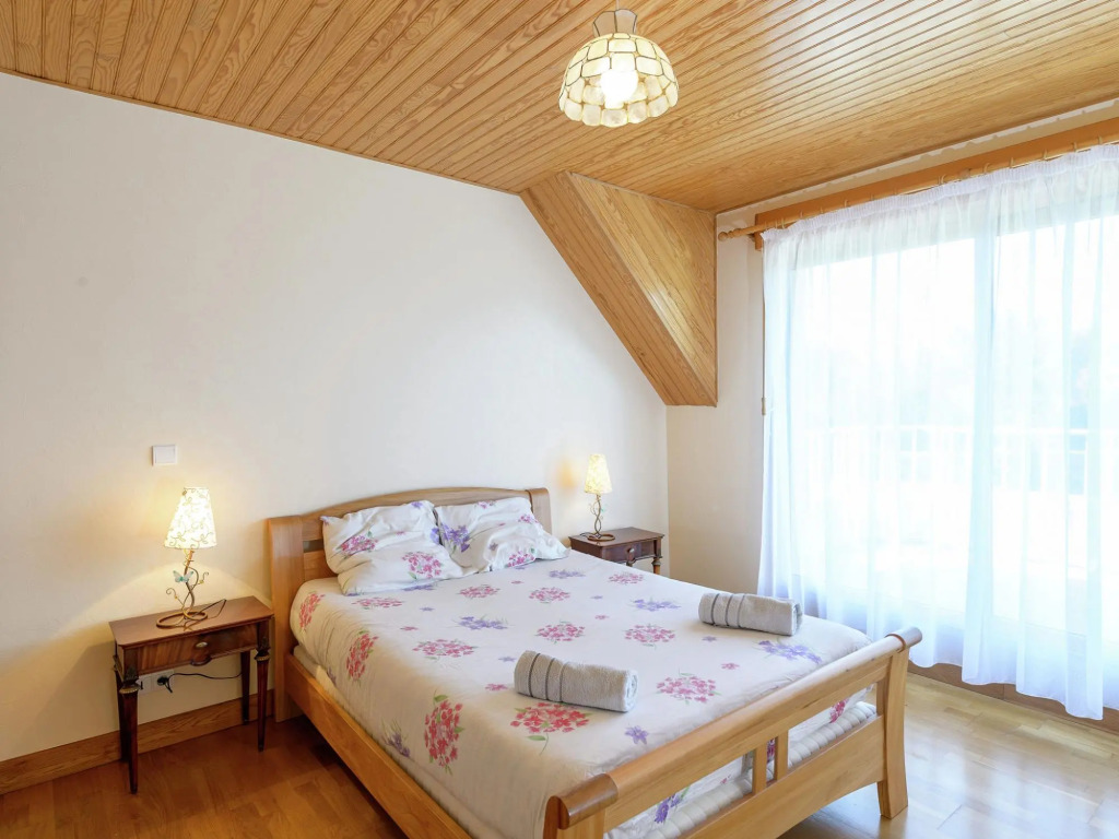 Spacious Villa in Concarneau with Swimming Pool