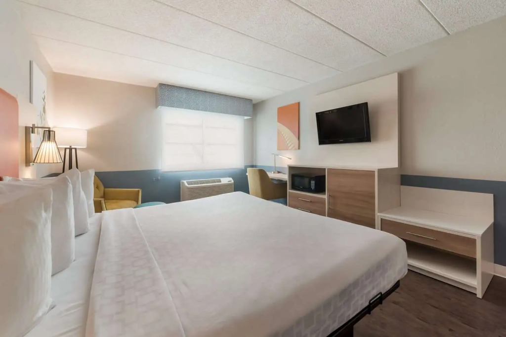 Holiday Inn Express & Suites Burlington - Mount Holly by IHG