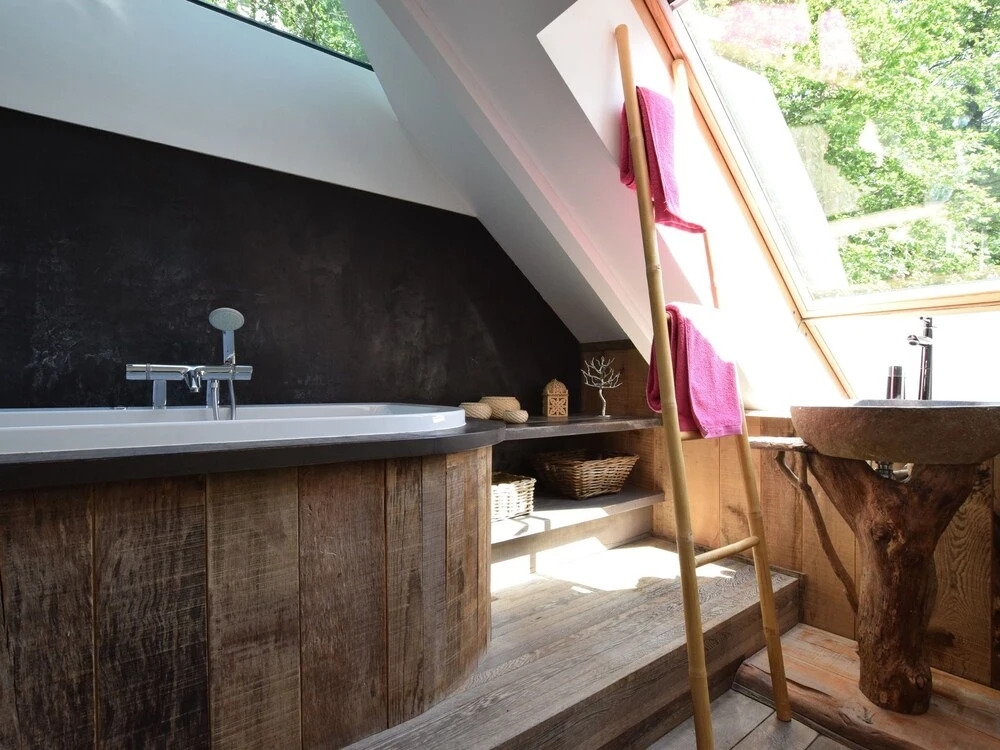 Posh Villa in Durbuy with Hot Tub, Whirlpool