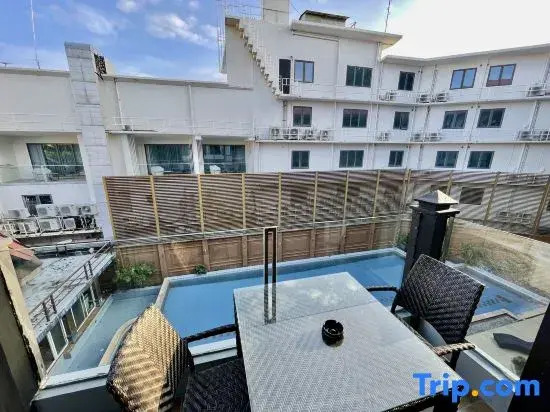 3 bedroom Penthouse at Asiana Villas in Boracay 5 minutes walk to White Beach