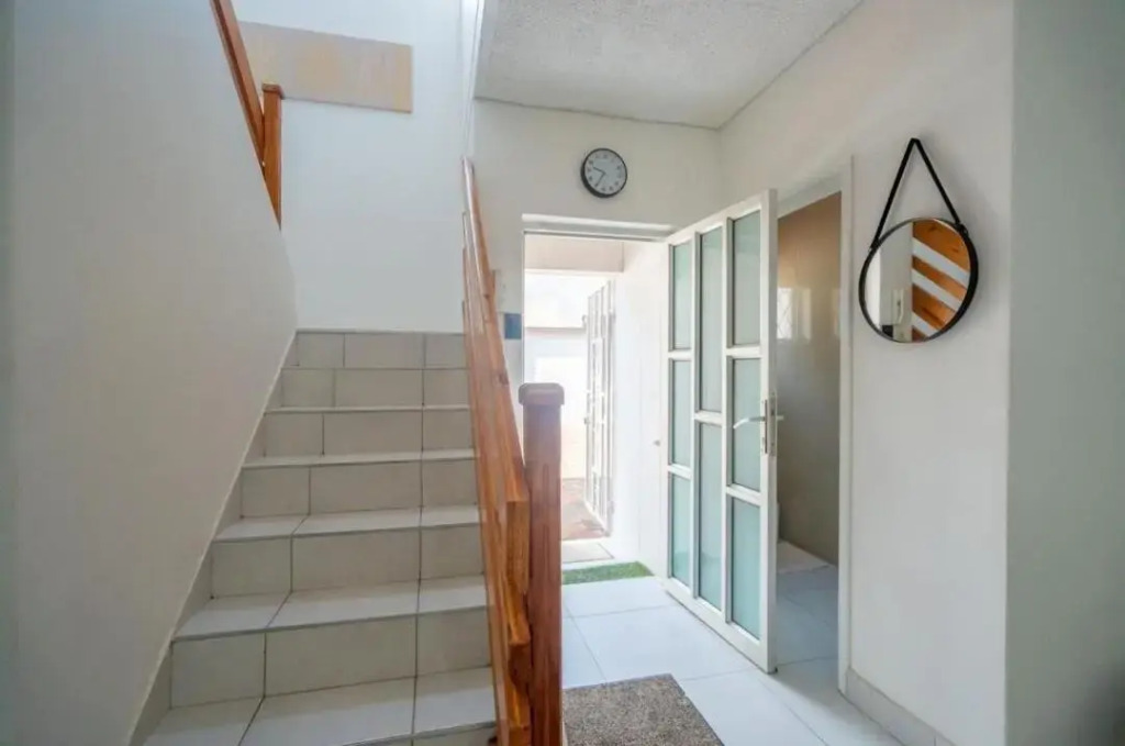 Durban Halaal Accommodation "No Alcohol Strictly Halaal No Parties" Entire Luxury Apartment, 3 Bedrooms, 6 Sleeper, Self Catering "JUST LOCK AND GO"