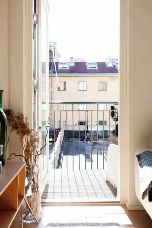 Stylish Bright 42m2 Studio with Balcony