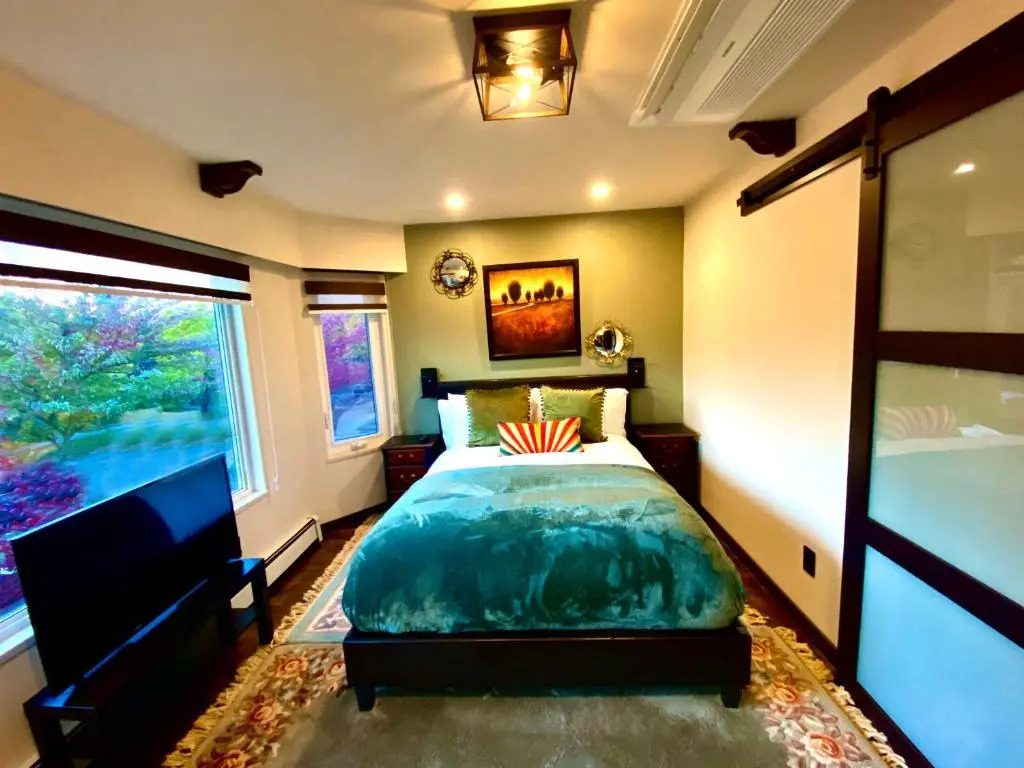 Neocolonial Nouveau Kensington Vacation Home