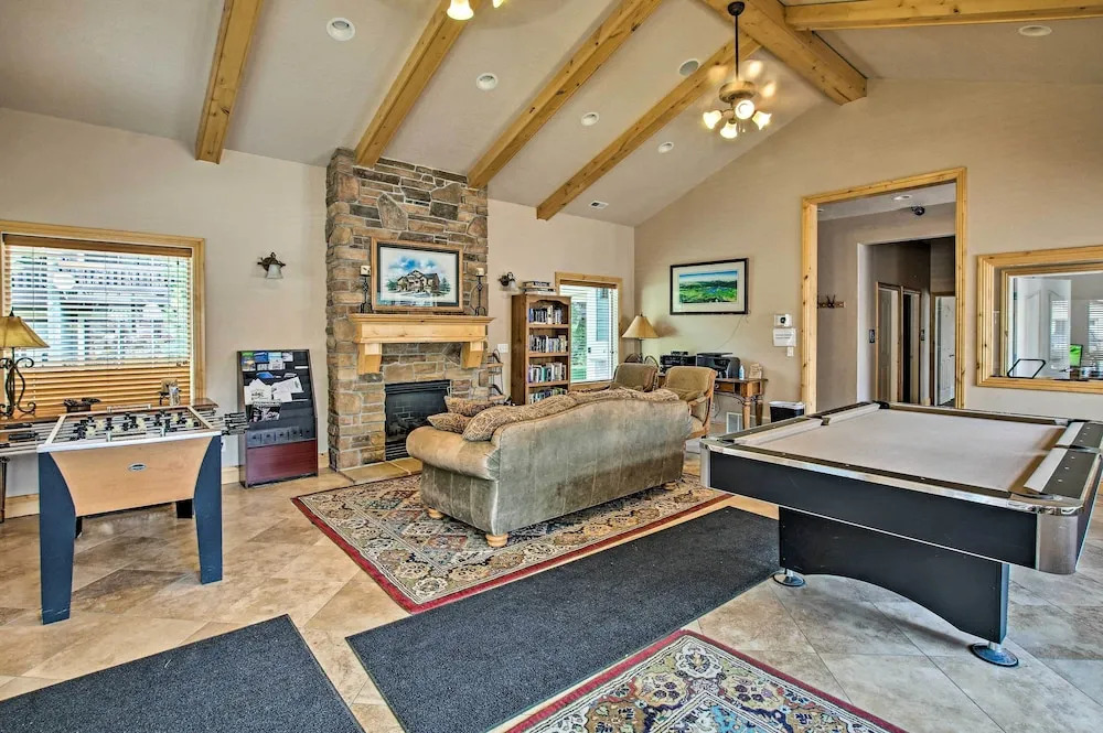 Contemporary Family Condo by Pineview Reservoir!