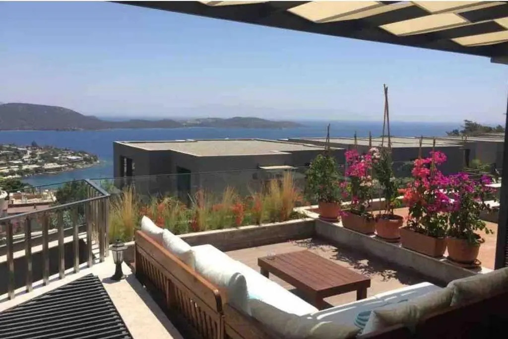 Bodrum Bitez 4 Bed-4 Bath Triplex Villa - AKTUR YANI