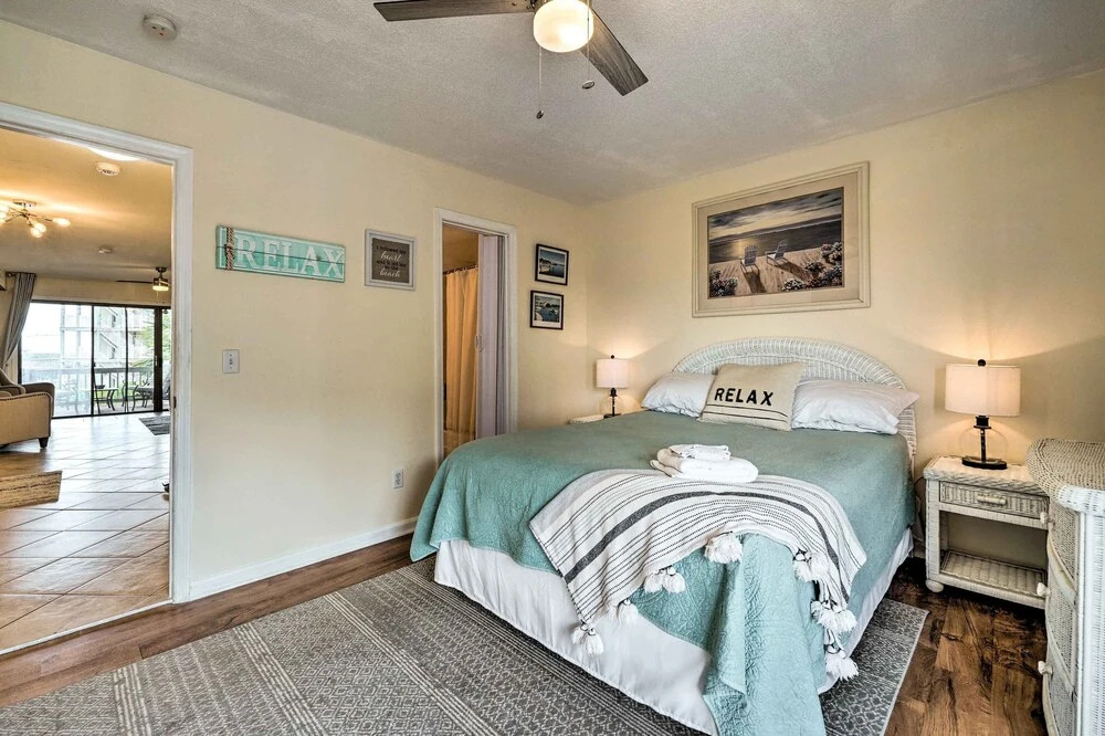 Coastal Condo w/ Pool Access - Steps to Beach