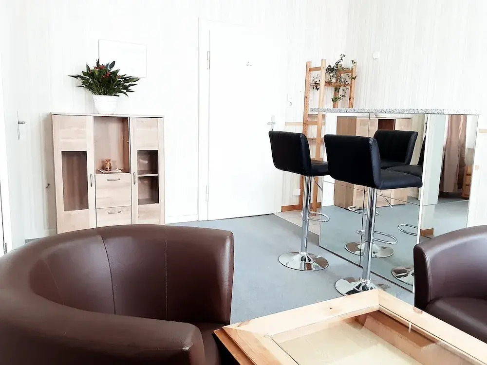 Apartmenthaus am Waldrand- Küche - Frühstück - Balkon