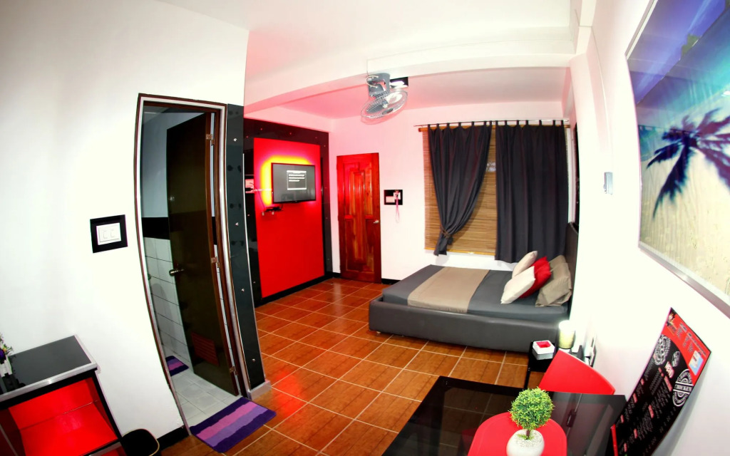 Micky Santoro Hotel & Restaurant