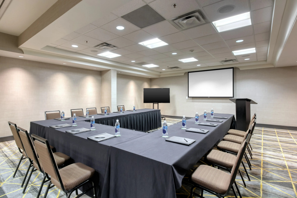 Holiday Inn & Suites Atlanta Airport North by IHG