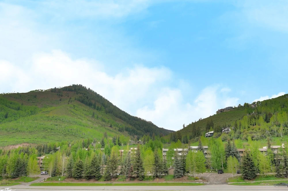 Chic 2 BR+Den Ritz-Carlton Condo with Valley Views by RedAwning - Save 20% on 7+ Nights!