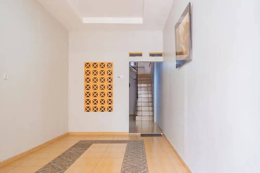 Guest House Kost and Kantin by RedDoorz