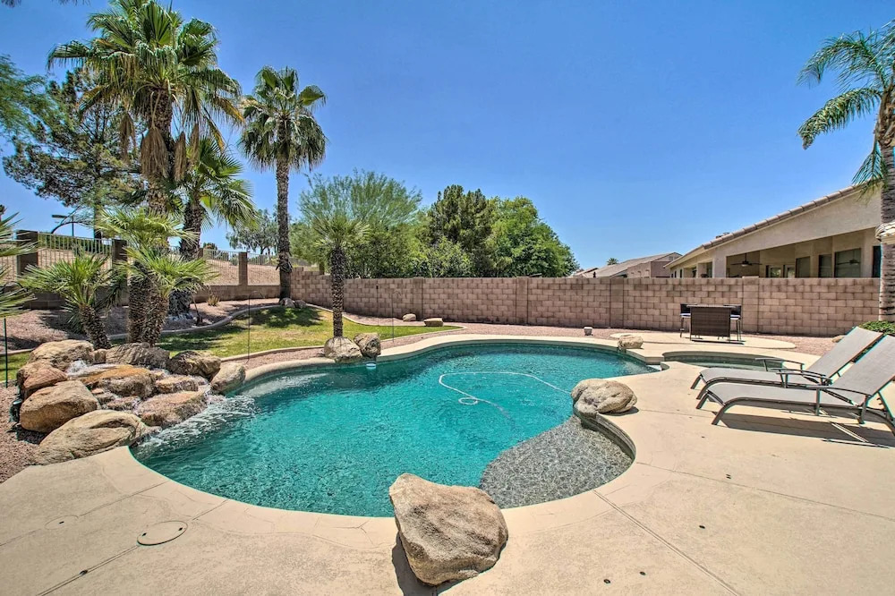 Chandler Retreat w/ Pool, Hot Tub & Grill!