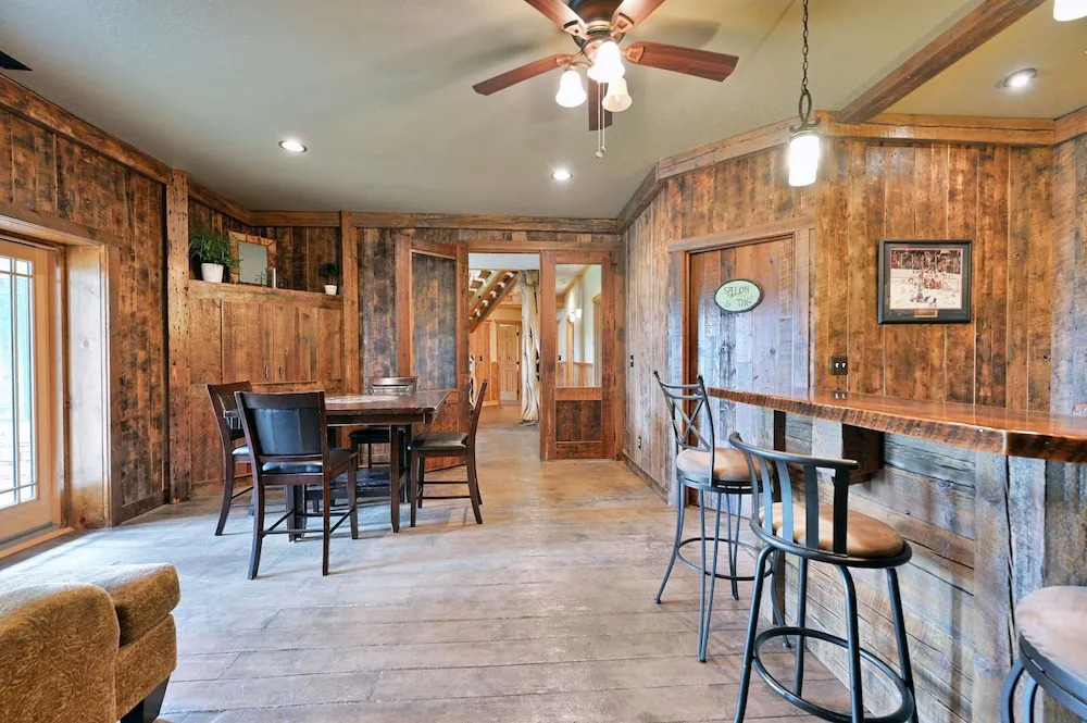 Osprey Lake Cabin 4 Bedroom Home by RedAwning