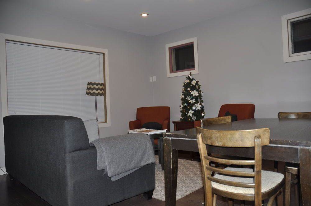 Moncton Suites - 267 Universite Ave